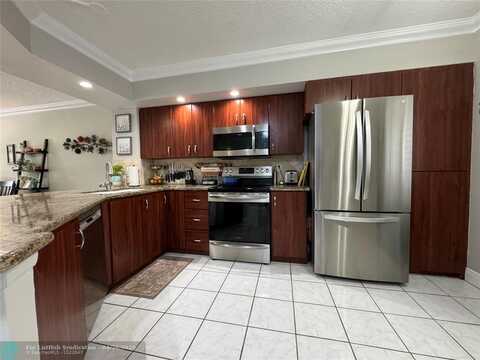 2221 Cypress Island Dr, Pompano Beach, FL 33069