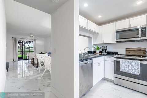10402 Sunrise Lakes Blvd, Sunrise, FL 33322