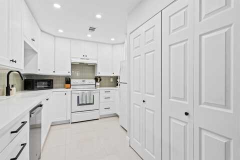 8059 SW 17th Pl, Davie, FL 33324