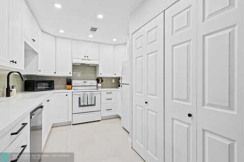 8059 SW 17th Pl, Davie, FL 33324