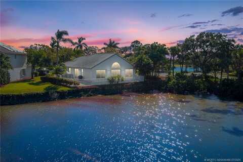 1401 SE Glencoe Court, Port Saint Lucie, FL 34952