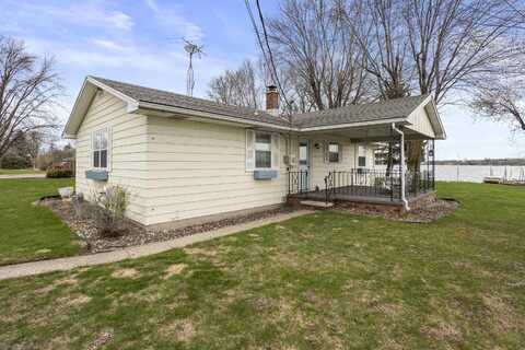 1731 BUTTE DES MORTS BEACH Road, NEENAH, WI 54956
