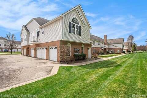 670 OLDE ENGLISH Circle, Howell, MI 48855