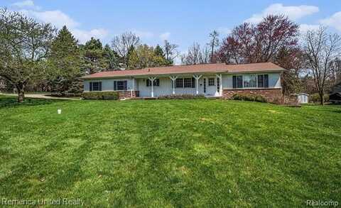 1264 FOX HILLS Drive, Howell, MI 48843