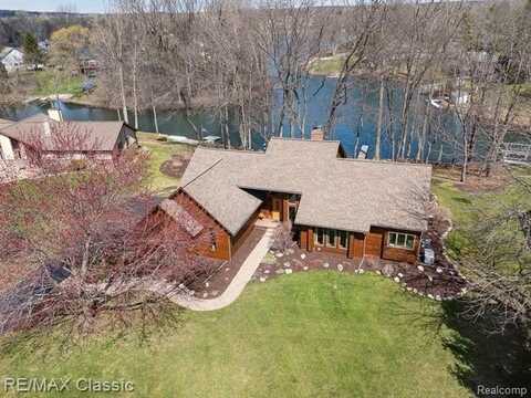 3601 TAGGETT LAKE Court, Highland, MI 48357