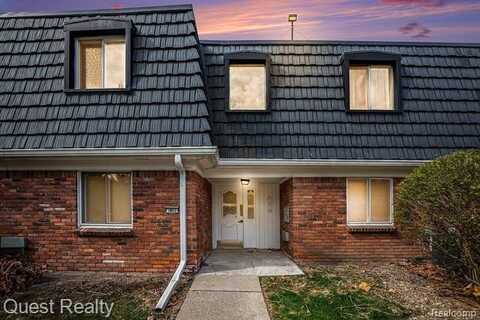 1852 COLONIAL VILLAGE Way, Waterford, MI 48328