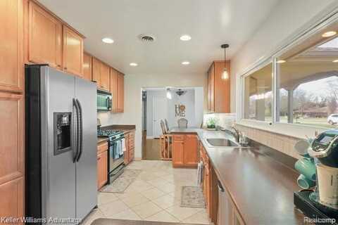 28312 GREEN CASTLE Road, Farmington Hills, MI 48334