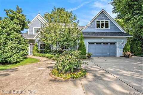 1301 Romney Rd., Bloomfield Hills, MI 48304
