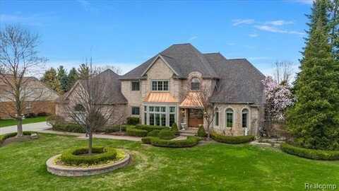 152 Oakbridge Drive, Rochester, MI 48306
