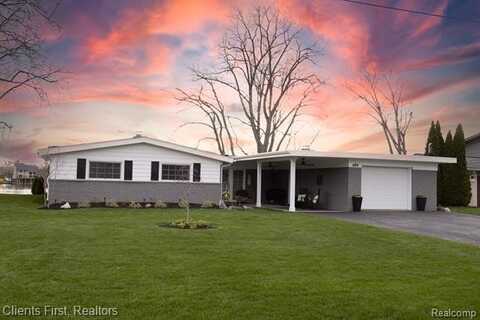489 BERRY PATCH Lane, White Lake, MI 48386