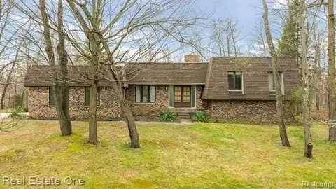 13600 HYDE Road, Hartland, MI 48353
