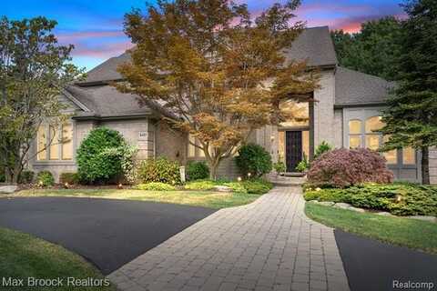 6462 W OAKS Drive, West Bloomfield, MI 48324