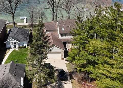 1870 CASS LAKE FRONT Road, Keego Harbor, MI 48320