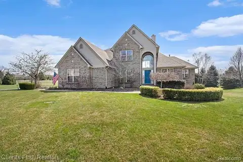26023 DARIA Circle W, South Lyon, MI 48178