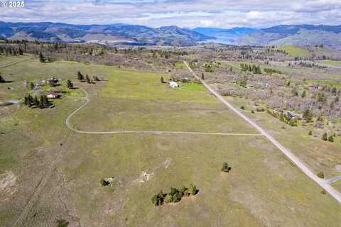 7310 WAGON RD, Mosier, OR 97040