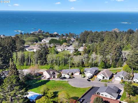 6923 OAKWOOD CT, Brookings, OR 97415