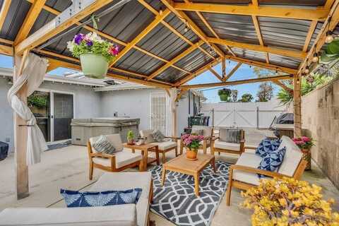 8711 Van Horn St, La Mesa, CA 91942
