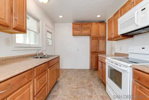 8941 Switzer Dr, Spring Valley, CA 91977