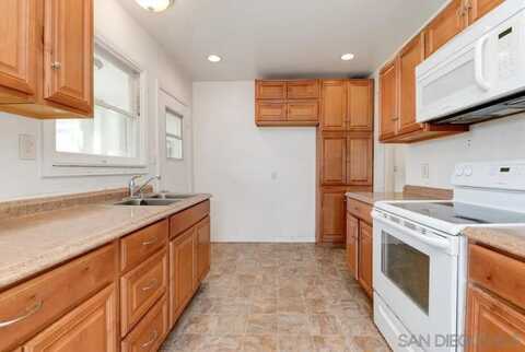 8941 Switzer Dr, Spring Valley, CA 91977