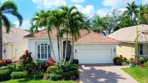 104 Palm Circle, Atlantis, FL 33462