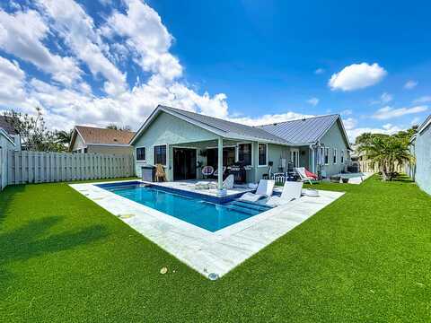 1215 NW 19th Terrace, Delray Beach, FL 33445