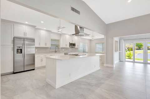 10370 Green Trail Drive N, Boynton Beach, FL 33436