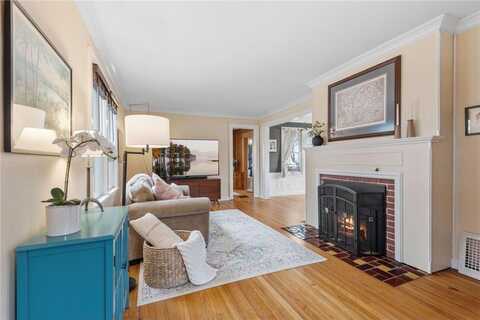 4411 Queen Avenue N, Minneapolis, MN 55412