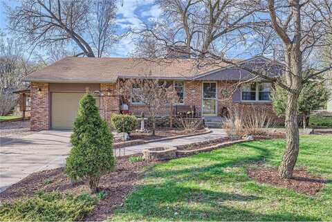 676 Roma Avenue, Roseville, MN 55113