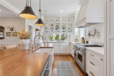 683 Osceola Avenue, Saint Paul, MN 55105