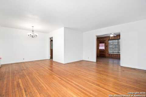 327 Altgelt, San Antonio, TX 78201