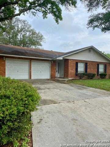 1616 REDWOOD ST, Seguin, TX 78155