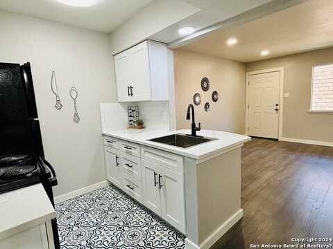 1045 SHOOK AVE, San Antonio, TX 78212