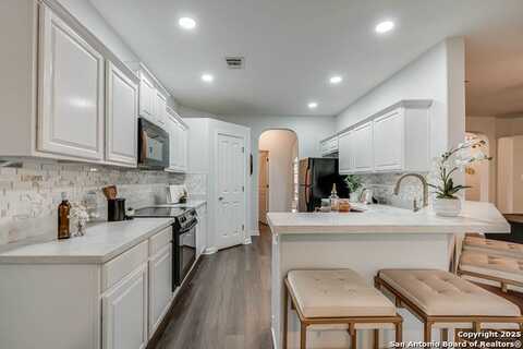 9212 Holly Star, Helotes, TX 78023