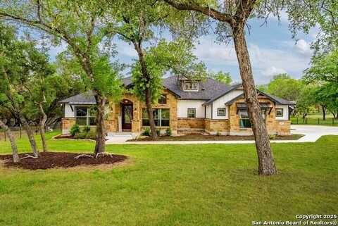 140 Wood Valley Dr, Adkins, TX 78101