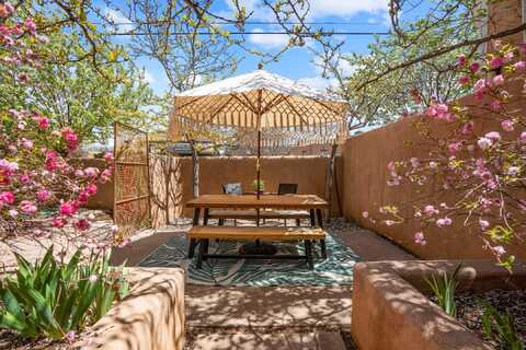 994 Old Pecos Trail, Santa Fe, NM 87505