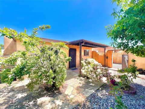 909 Ninita, Santa Fe, NM 87505