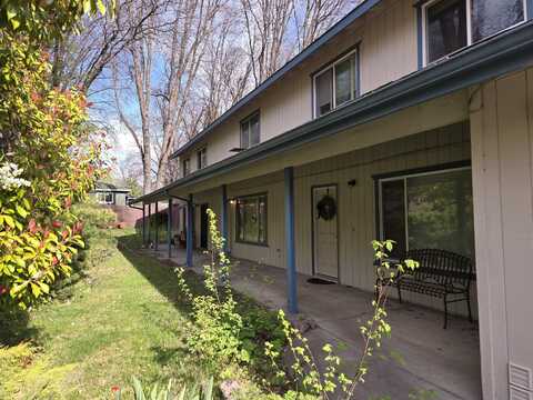 810 Caroline Avenue, Mount Shasta, CA 96067