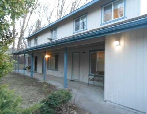810 Caroline Avenue, Mount Shasta, CA 96067