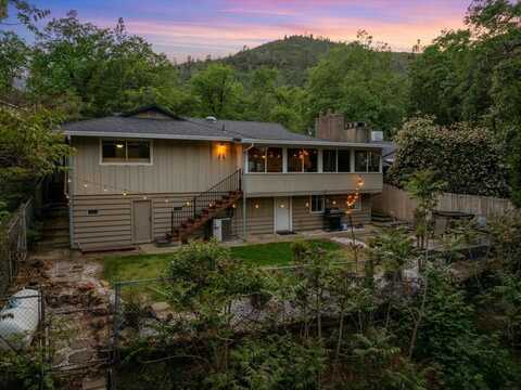 19817 Oak Knoll Drive, Lakehead, CA 96051