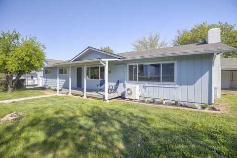 208 Macnew Lane, Grants Pass, OR 97527