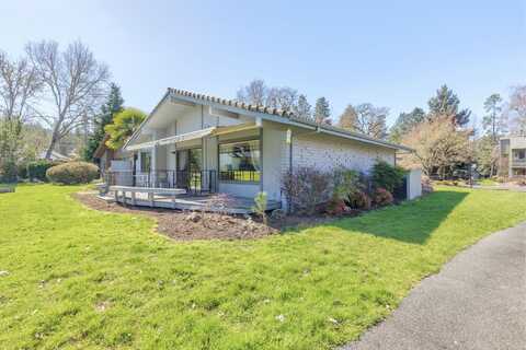 111 Black Oak Street, Grants Pass, OR 97527