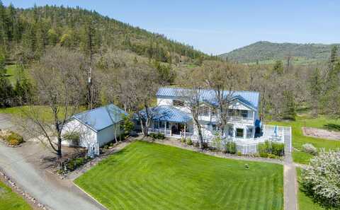 7555 E Antelope Road, Eagle Point, OR 97524