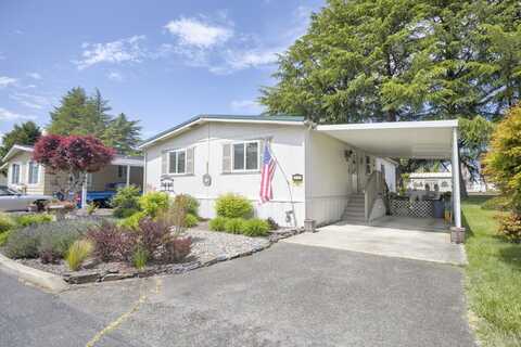 112 Wedgewood Drive, Grants Pass, OR 97526