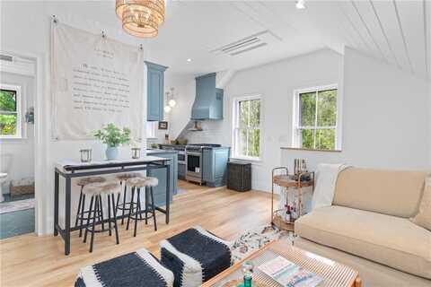 17 Willow Street, Newport, RI 02840