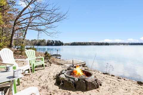 5262 Circle Drive, Traverse City, MI 49696