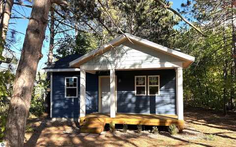 2759 North Drive, Traverse City, MI 49685