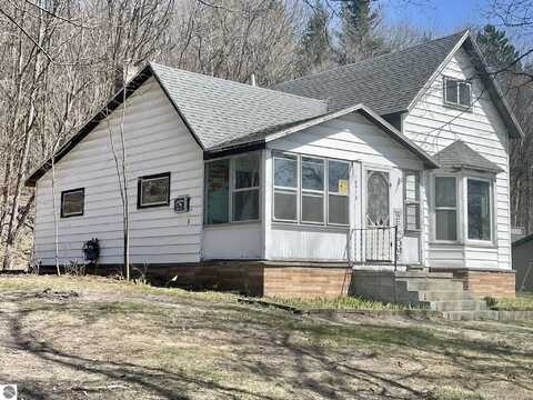 10978 Platte Street, Honor, MI 49640
