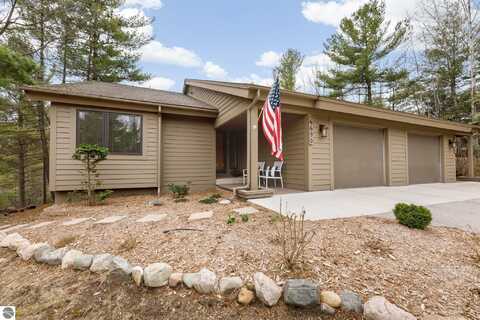 6690 Mission Ridge, Traverse City, MI 49686