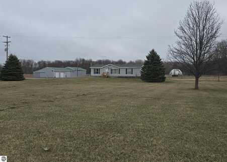 1215 S West County Line Road, Sumner, MI 48889
