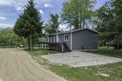 6820 W Shore Drive, Weidman, MI 48893